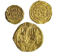 MUNDO ISLÁMICO.Dinastía Fatimí. 3 monedas: dinar y 1/4 dinar (2). Al-Zahir (2). Sicilia. 427H y fecha no visible. MBC-/MBC+.