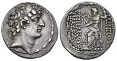GRECIA ANTIGUA. REINO SELÉUCIDA. Filipo Filadelfos. Tetradracma. Antioquía del Orontes (93-83 a.C.). A/ Cabeza diademada a der. R/ Zeus sentado a izq. con cetro y Niké, en campo monogramas, todo dentr