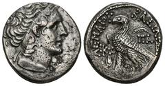 GRECIA ANTIGUA. EGIPTO. Ptolomeo XII. Tetradracma. A/ Cabeza diademada a der. R/ Águila a izq., detrás palma, delante tocado de Isis, en campo LKI-PA. AR 14 g. 24,8 mm. SBG-7947. Ligera plata agria. M