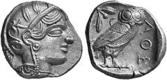 MONNAIES GRECQUES Attique No.: 57 Estimate: EUR 350.- Attique. Athènes. Tétradrachme, 479-413 av. J.-C. Tête casquée d’Athéna à droite l’oeil de face. Rv. AqE. Chouette debout à droite la tête de face