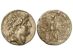 Tetradracma. 138-129 a.C. ANTÍOCO VII. REINO SELÉUCIDA. Anv.: Cabeza diademada a derecha. Rev.: Atenea en pie a izquierda, delante y detrás leyenda. 16,50 grs. AR. Se-7091. EBC-.