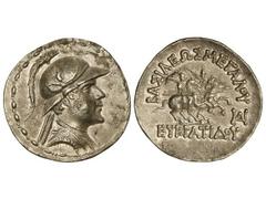 Tetradracma. 171-135 a.C. EUKRATIDES. BACTRIA E INDOGRECIA. Anv.: Busto diademado con casco ornamentado a derecha. Rev.: Los Dióscuros a caballo a derecha, encima y debajo leyenda. 16,60 grs. AR. (Lev