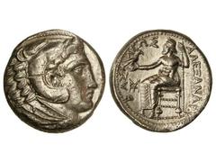 Tetradracma. 336-323 a.C. ALEJANDRO MAGNO. ¿AMPHIPOLIS?. Anv.: Cabeza de Hércules con piel de león a derecha. Rev.: Zeus entronizado a izquierda, alrededor leyenda y monograma. 17 grs. AR. (Raya en an