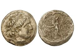 Tetradracma. 138-129 a.C. ANTÍOCO VII. REINO SELÉUCIDA. Anv.: Cabeza diademada a derecha. Rev.: Atenea en pie a izquierda, delante y detrás leyenda. 16,50 grs. AR. Se-7091. EBC-/MBC+.