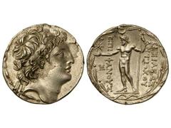 Tetradracma. 121-96 a.C. ANTÍOCO VIII. REINO SELÉUCIDA. Anv.: Cabeza diademada a derecha. Rev.: Zeus en pie a izquierda sosteniendo cetro y estrella, delante y detrás leyenda, todo dentro de corona de