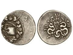 Tetradracma Cistóforo. 133 a.C. PÉRGAMO. Anv.: Cista mística. Rev.: Arco y carcaj entre serpiente. AR. (Descentrada en anverso). Se-3948 sim. MBC.