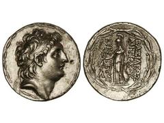 Tetradracma. 138-129 a.C. ANTÍOCO VII. REINO SELÉUCIDA. Anv.: Cabeza diademada a derecha. Rev.: Atenea en pie a izquierda, sosteniendo a Nike, delante y detrás, leyenda. 16,20 grs. AR. (Hojita en anve