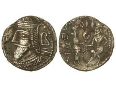 Tetradracma. 208-222 d.C. VOLOGASES IV. PARTIA. Anv.: Busto barbado y diademado a izquierda. Rev.: El rey entronizado a derecha recibiendo diadema de Tyche. 11,80 grs. AR. G.I.C.-5856. (MBC+).