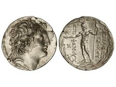 Tetradracma. 121-96 a.C. ANTÍOCO VIII. REINO SELÉUCIDA. Anv.: Cabeza diademada a derecha. Rev.: Zeus en pie a izquierda sosteniendo estrella y cetro, delante y detrás leyenda. 16,70 grs. AR. (Hoja en 