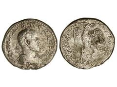 Tetradracma. 217-218 d.C. MACRINO. ARADOS (FENICIA). Anv.: Busto laureado a derecha. Rev.: Águila en pie a derecha con las alas extendidas. 12 grs. (Oxidaciones). GIC-2959. (MBC+).