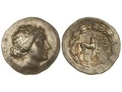 Tetradracma. Siglo II a.C. KYME. Anv.: Cabeza de la amazona Kyme a derecha. Rev.: Caballo a derecha, delante y debajo leyenda, todo dentro de corona de laurel. 16,50 grs. AR. Se-4183 var. EBC-/EBC.