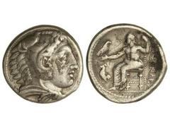 Tetradracma. 336-323 a.C. ALEJANDRO MAGNO. Anv.: Cabeza de Hércules con piel de león a derecha. Rev.: Zeus entronizado a izquierda sosteniendo águila, delante gallo. 17,10 grs. (Rayitas en reverso). M