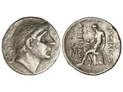 Tetradracma. 280-261 a.C. ANTÍOCO I. REINO SELÉUCIDA. Anv.: Cabeza diademada a derecha. Rev.: Apolo sentado a izquierda sobre ómfalos, delante y detrás leyenda. 16,30 grs. AR. (Rayitas). Se-6866. MBC+