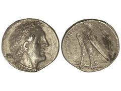 Tetradracma. 305-283 a.C. PTOLOMEO I. Anv.: Cabeza diademada de Ptolomeo a derecha. Rev.: Águila en pie a izquierda, alrededor leyenda. 13,30 grs. AR. (Pequeñas manchitas en reverso. Pequeños golpecit