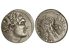 Tetradracma. 101-88 a.C. PTOLOMEO IX. PAPHOS. Anv.: Cabeza de Ptolomeo I a derecha, diademada. Rev.: Águila en pie a izquierda, alrededor leyenda. 13,40 grs. AE. Se-7934. MBC+.