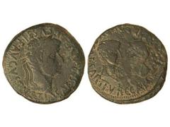 As. ÉPOCA DE TIBERIO. CAESARAUGUSTA. Anv.: TI. CAESAR DIVI. AVGVSTI F. AVGVSTVS. Cabeza laureada de Tiberio a derecha. Rev.: (MERO CAESAR DRVSVS) CAESAR II VIR. C. C. A. Cabezas enfrentadas de Nerón y