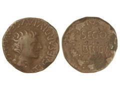 Semis. ÉPOCA DE TIBERIO. SEGOBRIGA. Anv.: TI. CAESAR DIVI. AVG. F. AVGVS. F. IMP. Cabeza desnuda de Tiberio a derecha. Rev.: SECOBRIGA dentro de láurea. 8 grs. Pátina marrón. (Oxidaciones en reverso).