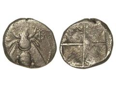 Tetartemorion. 500-420 a.C. EPHESOS. Anv.: Abeja. Rev.: Cabeza de águila en cuadro incuso. 0,20 grs. AR. Klein-370; Se-No cat; SNG.Kayan-131-133. MBC.