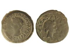 As. ÉPOCA DE TIBERIO. EMERITA. Anv.: Cabeza laureada de Tiberio a izquierda, alrededor: TI. CAESAR AVGVSTVS. (PONT. MAX. IMP.). Rev.: Cabeza de Livia a derecha, alrededor: IVLIA AVGVSTA CAE. AB-1053. 