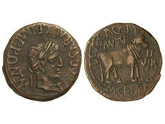 As. ÉPOCA DE TIBERIO. TURIASO. Anv.: TI. CAESAR AVG. F. IMP. PONT. M. Cabeza laureada de Tiberio a derecha. Rev.: L. CAEC. AQVIN. M. CEL. PALDV. M. TVR. II VIR. Toro a derecha. 14,50 grs. Pátina oscur