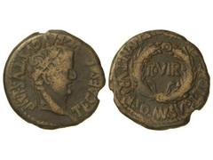 As. ÉPOCA DE TIBERIO. TURIASO. Anv.: TI. CAESAR AVG. F. AVGVSTVS IMP. Cabeza laureda de Tiberio a derecha. Rev.: II VIR. MAN. SVLP. LVCAN. (M. SEMP. FRONT.) MVN. TVRIASO. Láurea. 12,40 grs. Pátina osc