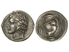 Tetradracma. 466-425 a.C. LEONTINOI. Anv.: Cabeza laureada de Apolo a izquierda. Rev.: Cabeza de león a izquierda, alrededor tres granos de trigo y hoja. 17,30 grs. AR. Pátina. Se-833 var. EBC-/EBC. W