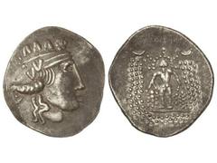 Tetradracma. 148 a.C. THASOS. IMITACIÓN CELTA. Anv.: Cabeza de Dionisos joven a derecha. Rev.: Hércules en pie con clava a izquierda, alrededor leyenda ilegible. 17 grs. AR. Pátina. Se-216 var. MBC+.
