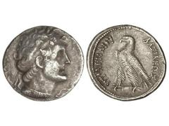 Tetradracma. 180-145 a.C. PTOLOMEO VI. ALEJANDRÍA. Anv.: Cabeza diademada a derecha. Rev.: Águila en pie a izquierda sobre rayo, alrededor leyenda. 12,60 grs. AR. Se-7895. (MBC+).