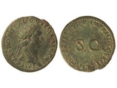 Dupondio. Acuñada el 87 d.C. DOMICIANO. Anv.: IMP. CAES. DOMIT. AVG. GERM. P. M. TR. P. VI. Cabeza radiada a derecha. Rev.: IMP. XIIII COS. XIII CENSOR PERPETVVS P. P. S. C. 13,60 grs. Pátina verde. (