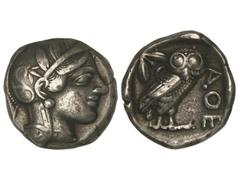 Tetradracma. 449-413 a.C. ATENAS. Anv.: Cabeza de Atenea con casco a derecha. Rev.: Lechuza a derecha, delante ¶, detrás rama de olivo y creciente. 15,23 grs. AR. Se-2526. MBC+.