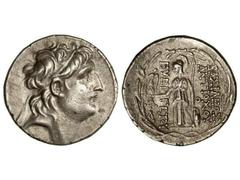 Tetradracma. 138-128 a.C. ANTÍOCO VII. REINO SELÉUCIDA. Anv.: Cabeza diademada a derecha. Rev.: Atenea en pie a izquierda, con Victoria, delante y detrás leyenda, alrededor láurea. 16,80 grs. AR. Se-7