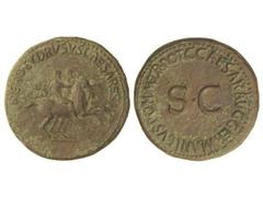 Dupondio. Acuñada el 37-38 d.C. NERÓN y DRUSO. Acuñación de Calígula. Anv.: NERO ET DRVSVS CAESARES. Nerón y Druso a galope a derecha. Rev.: C. CAESAR AG. GERMANICVS PON. M. TR. POT. alrededor de S. C