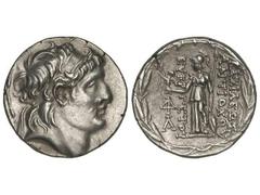 Tetradracma. 138-128 a.C. ANTÍOCO VII. REINO SELÉUCIDA. Anv.: Cabeza diademada a derecha. Rev.: Atenea en pie a izquierda con Victoria, delante y detrás leyenda, alrededor láurea. 16,30 grs. AR. Se-70