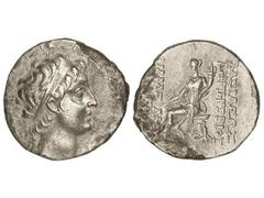 Tetradracma. 145-150 a.C. DEMETRIO II NIKATOR. REINO SELÉUCIDA. Anv.: Busto diademado a derecha. Rev.: Tyche sentada a izquierda sosteniendo cetro y cornucopia. 14,87 grs. AR. (Pequeñas oxidaciones). 