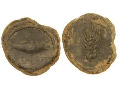 ¿As?. ILIPENSE. Anv.: Sábalo a derecha, debajo en cartela (I)LIPENSE. Rev.: Espiga. 18,82 grs. Pátina oscura. ¿INÉDITA?. AB-1534 como Semis; Vill-JB-2336 como Semis pero de peso menor. MBC.