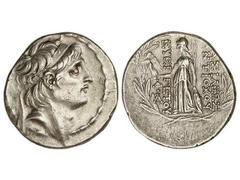 Tetradracma. Acuñada el 138-129 a.C. ANTÍOCO VII. REINO SELÉUCIDA. Anv.: Cabeza diademada a derecha. Rev.: Atenea en pie a izquierda sosteniendo a Nike, delante y detrás leyenda, todo dentro de corona
