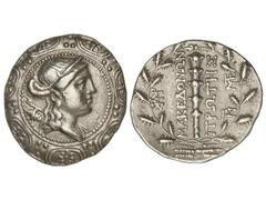 Tetradracma. 158-149 a.C. AMPHIPOLIS. Anv.: Busto de Artemisa sobre escudo macedonio a derecha. Rev.: Clava vertical, a los lados leyenda, todo dentro de corona de roble. (Leves golpecitos). Se-1386 s