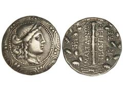 Tetradracma. 158-149 a.C. ANFÍPOLIS. MACEDONIA. Anv.: Busto de Artemisa sobre escudo macedonio a derecha. Rev.: Clava vertical, a los lados leyenda dentro de corona de roble. 16,80 grs. AR. Se-1386 si