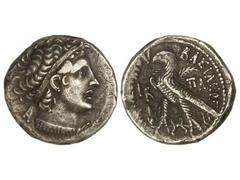 Tetradracma. 180-145 a.C. PTOLOMEO VI. Anv.: Busto diademado a derecha. Rev.: Águila sobre rayo a izquierda, alrededor leyenda. 9,50 grs. AR. Se-7892 var. MBC.