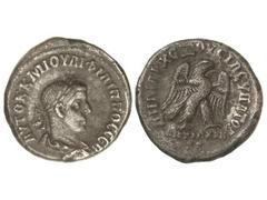 Tetradracma. 247-249 d.C. FILIPO II. ANTIOQUÍA. Anv.: Busto laureado a derecha, alrededor leyenda. Rev.: Águila con rama en pico a derecha, alrededor leyenda. 12,60 grs. AR. GIC-4146 var. MBC.