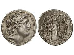 Tetradracma. 138-129 a.C. ANTÍOCO VII. REINO SELÉUCIDA. Anv.: Cabeza diademada a derecha. Rev.: Atenea en pie a izquierda sosteniendo a Nike, delante y detrás leyenda. 16,80 grs. AR. Se-7092. EBC-/MBC