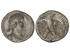 Tetradracma. 133-134 d.C. ADRIANO. CILICIA. AEGEA. Anv.: Busto laureado y acorazado a derecha. Rev.: Águila en pie de frente con las alas extendidas. Ve. GIC-No cat. MBC.