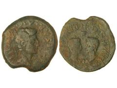 Dupondio. ÉPOCA DE TIBERIO. ACCI. Anv.: (TI.) CAESAR AVGVST(VS). Cabeza descubierta de Tiberio a derecha. Rev.: GERMANICO ET DRV(SO. CAES C. I. G. A.). Cabezas afrontadas de Germánico y Druso, entre a