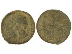 Dupondio. ÉPOCA DE AUGUSTO. COLONIA PATRICIA. Anv.: PERMISSV CAESARIS AVGVS(TI). Cabeza descubierta de Augusto a izquierda. Rev.: (COLO)NIA PATRICIA. Enseñas y águila legionaria. 19,41 grs. Pátina ver