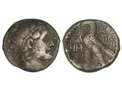 Tetradracma. 116-106 a.C. PTOLOMEO IX. EGIPTO. Anv.: Cabeza diademada a derecha. Rev.: Águila en pie a izquierda, alrededor leyenda. 13,40 grs. AR. Pátina. Se-7923 var. MBC-.