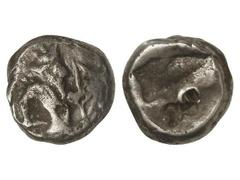 Siglos. 450-330 a.C. PERÍODO DE ARTAXERXES I a DARÍO III. LYDIA. Anv.: El gran rey, a derecha, con arco y daga. Rev.: Punzón oblongo. 5,59 grs. AR. Se-4683 sim. MBC+.