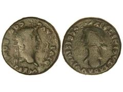 Dupondio. ÉPOCA DE TIBERIO. COLONIA ROMULA. Anv.: PERM. DIVI. AVG. COL. ROM. Cabeza radiada de Augusto a derecha, delante fulmen. Rev.: IVLIA AVGVSTA GENETRIX ORBIS. Cabeza de Livia a izquierda, debaj