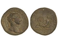 Dupondio. Acuñada el 112-117 d.C. TRAJANO. Anv.: IMP. CAES. NERVAE TRAIANO AVG. GER. DAC. P. M. TR. P. COS. VI P. P. Busto laureado a derecha. Rev.: VIA TRAIANA OPTIMO PRINCIPI S. C. Via Trajana a izq