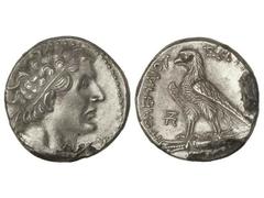 Tetradracma. 180-170 a.C. PTOLOMEO VI. INCIERTA CHIPRIOTA O FENICIA. Anv.: Cabeza diademada a derecha. Rev.: Águila en pie a izquierda, alrededor leyenda. 13,69 grs. AR. (Oxidaciones en canto y revers