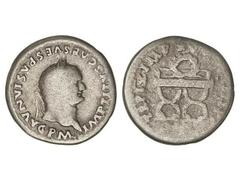 Denario. Acuñada el 79-80 d.C. TITO. Anv.: IMP. TITVS CAES. VESPASIAN. AVG. P. M. Cabeza laureada a derecha. Rev.: TR. P. IX IMP. XV COS. VIII P. P. Guirnalda y silla curul. 3,05 grs. C-318. BC+.